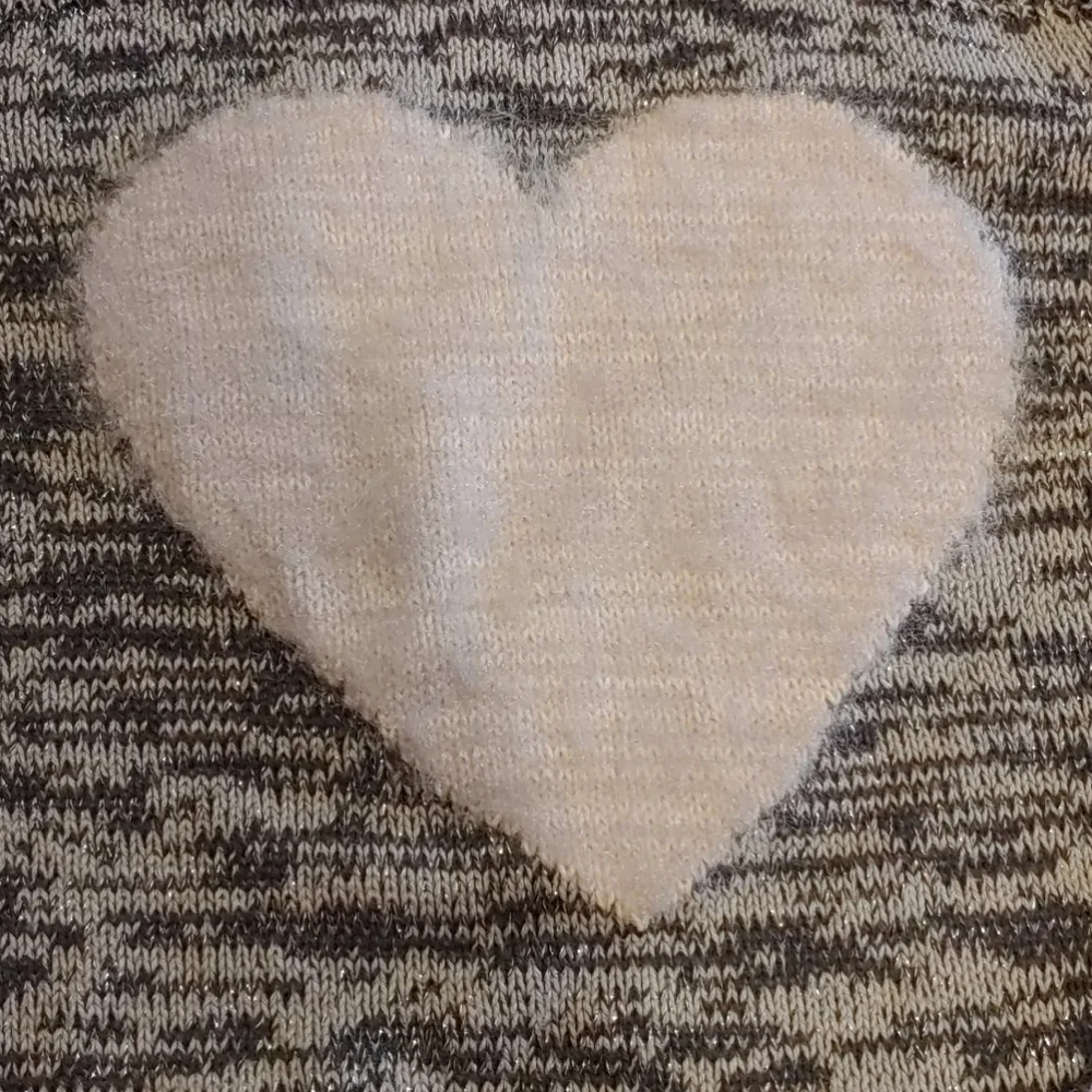 Crazy 8s Heart Sweater size 5/6